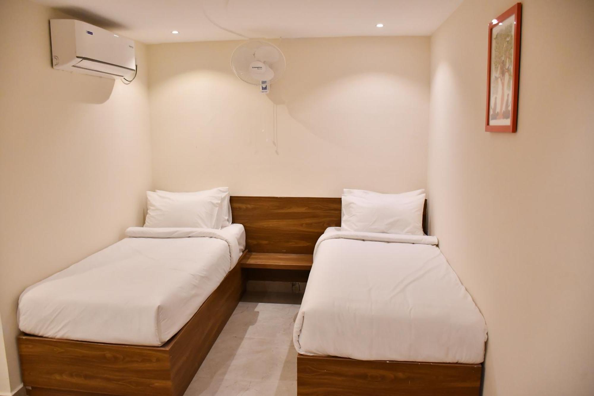 Dhruv Elite And Banquets Hotel Hyderabad Exterior foto
